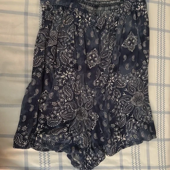 Blue Paisley Cut-Out Romper - Picture 5 of 11